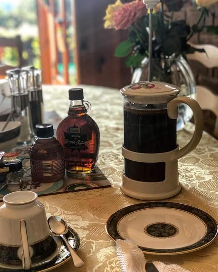 Woodpeckers Cottage B&B Pett Екстериор снимка